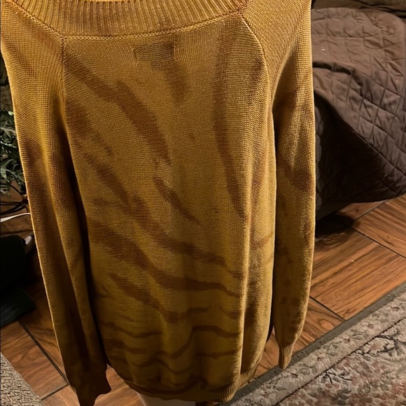 Wonderly Yellow V-Neck Sweater with Cable Knit - Picture 3 of 4